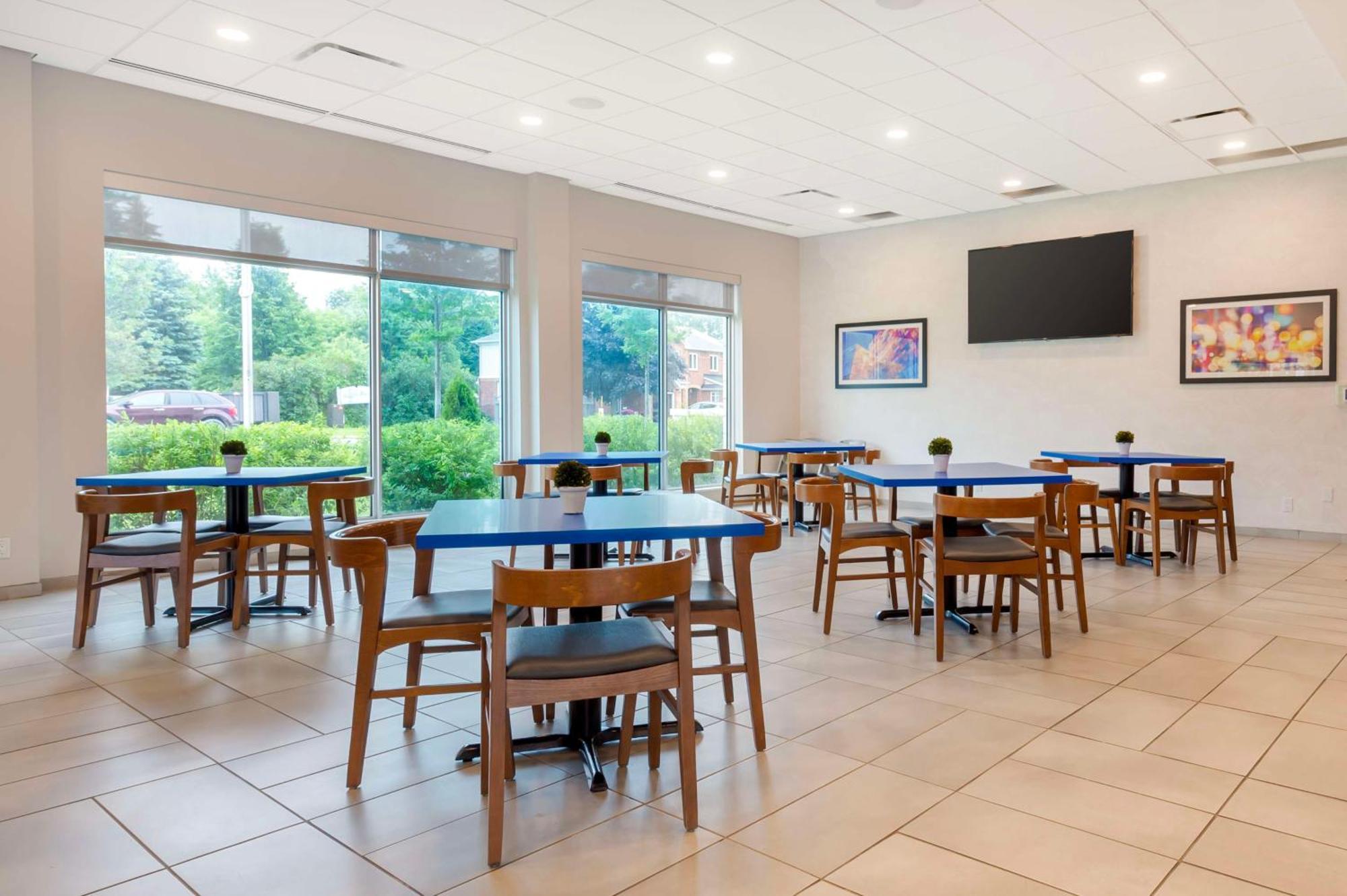 Glo Best Western Kanata Ottawa West Exterior photo