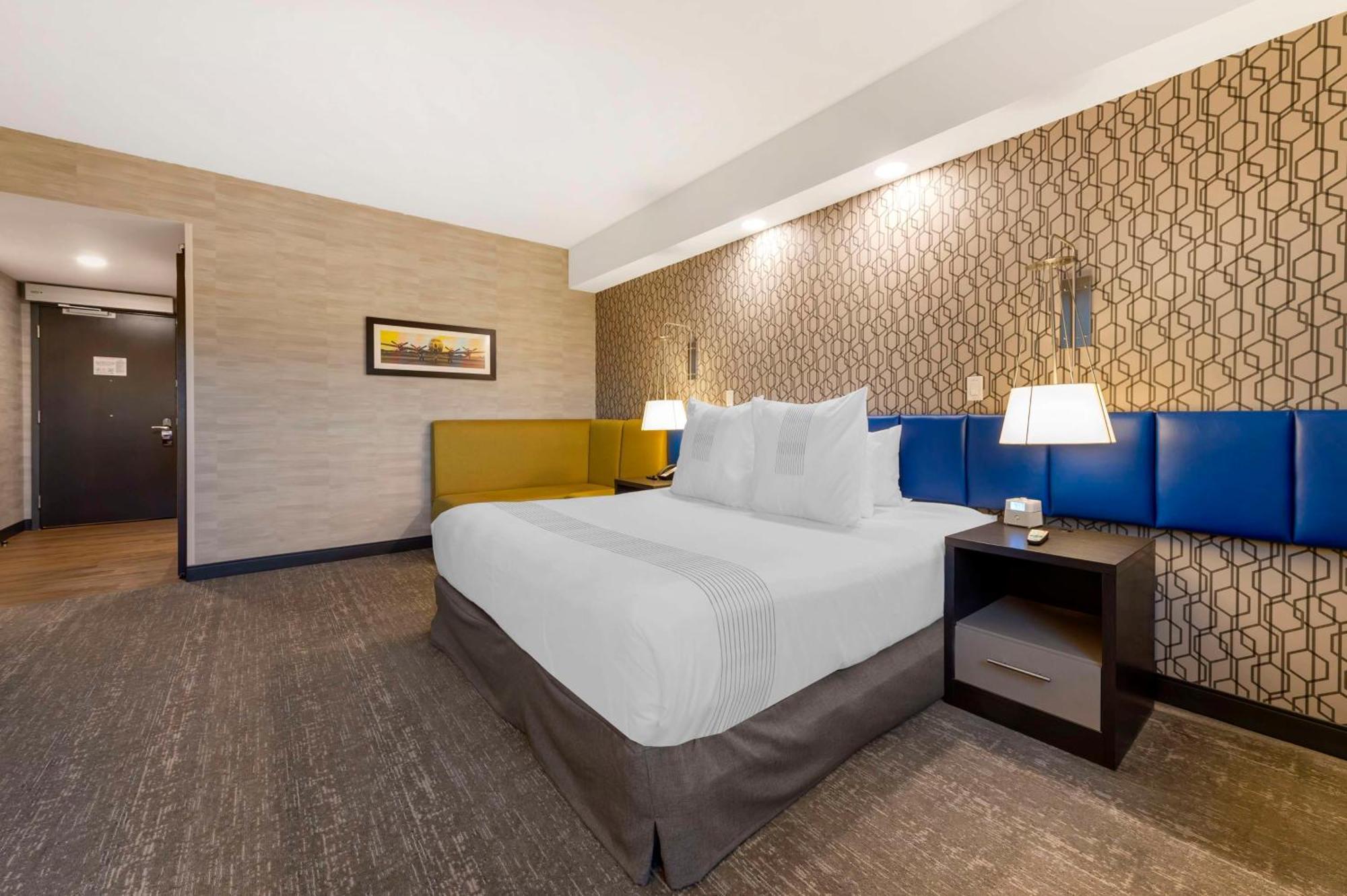 Glo Best Western Kanata Ottawa West Exterior photo