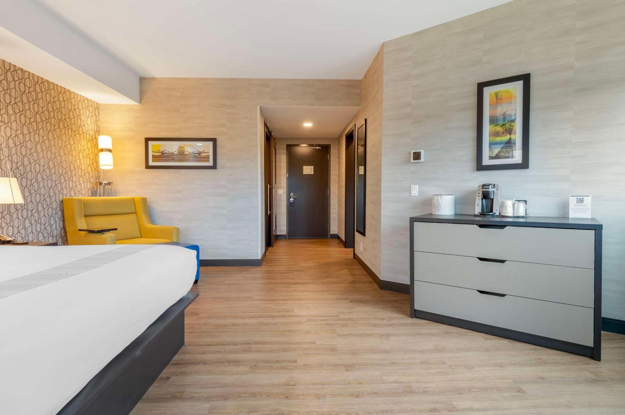 Glo Best Western Kanata Ottawa West Exterior photo