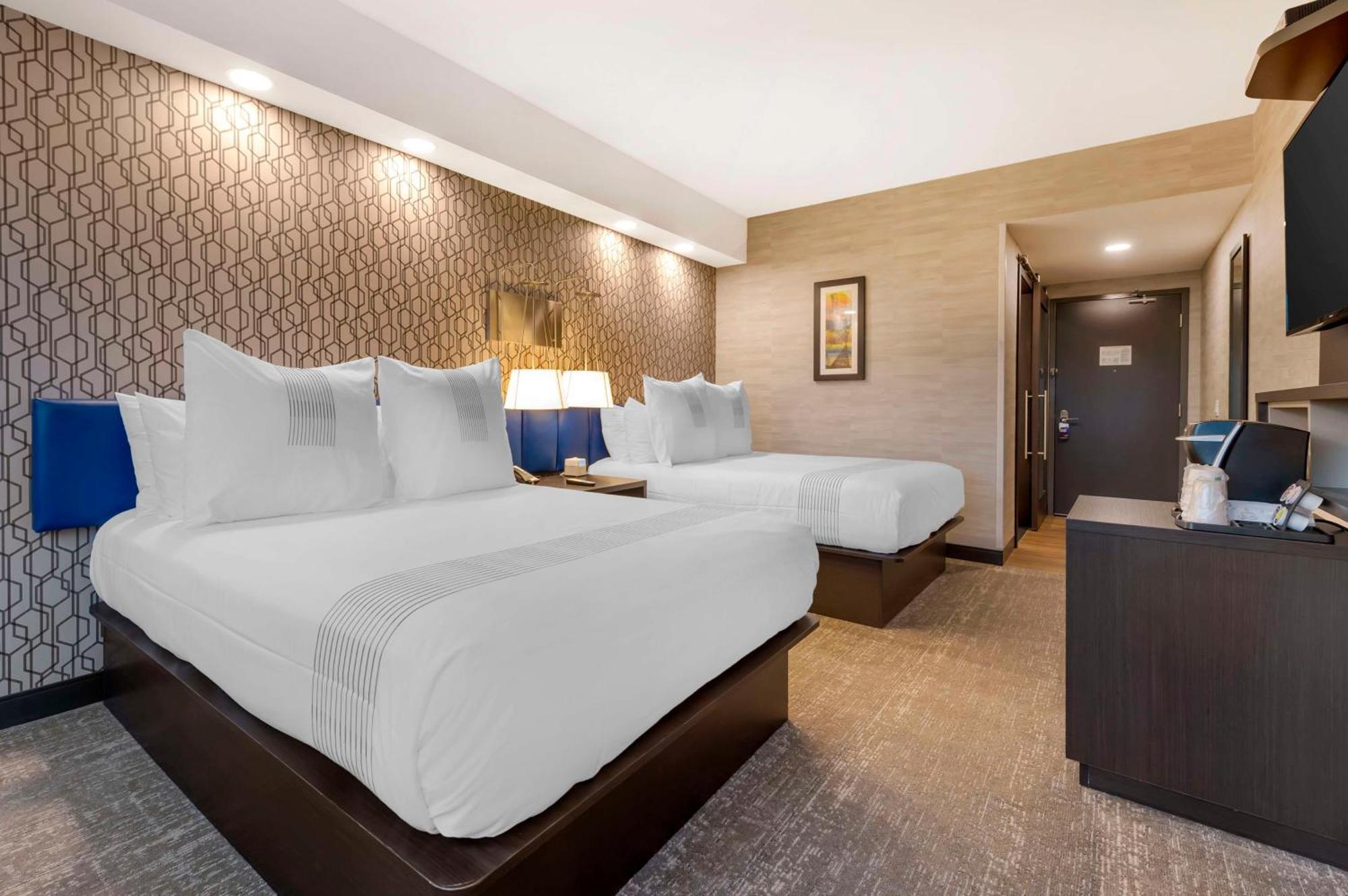 Glo Best Western Kanata Ottawa West Exterior photo