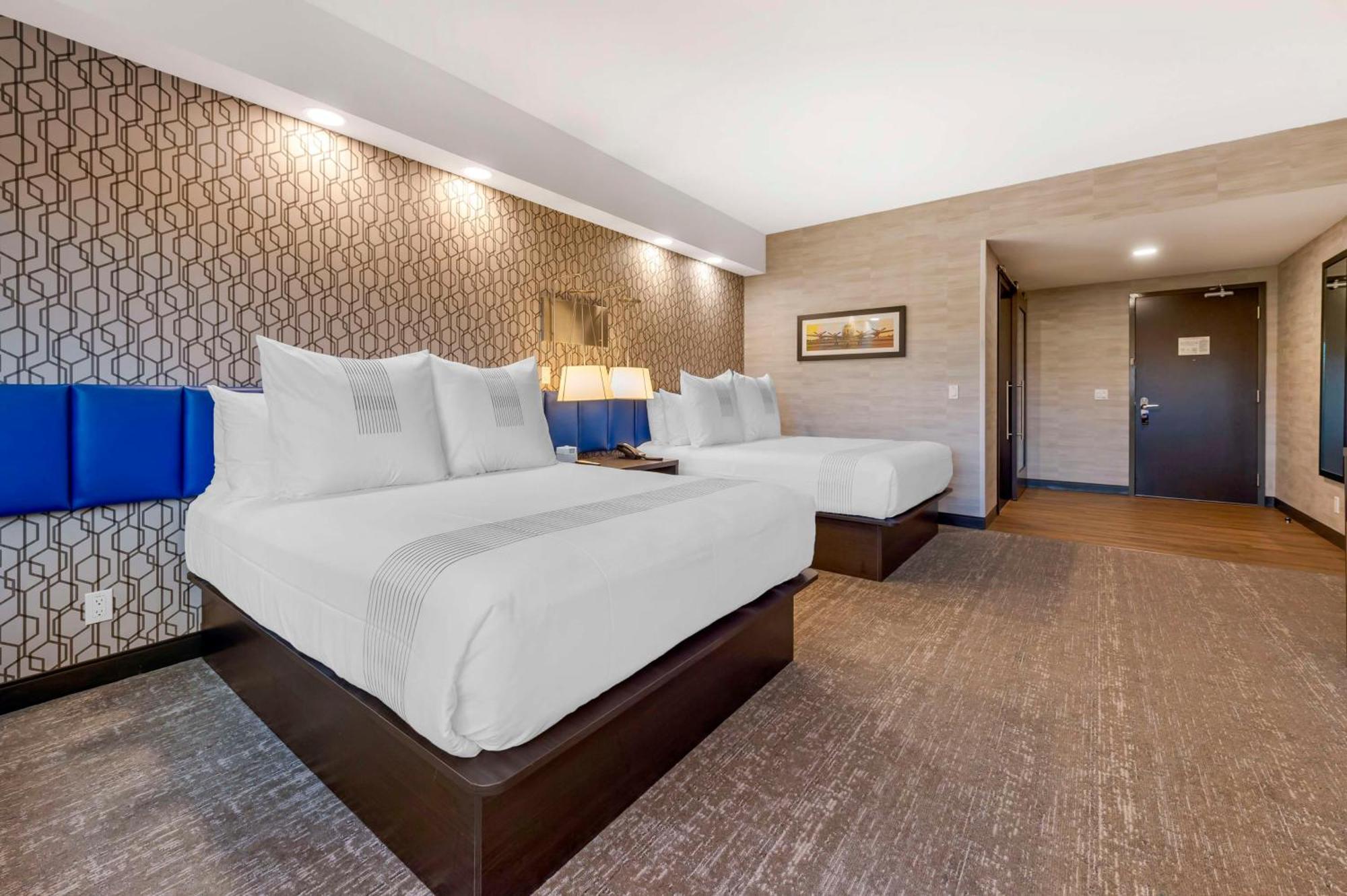 Glo Best Western Kanata Ottawa West Exterior photo
